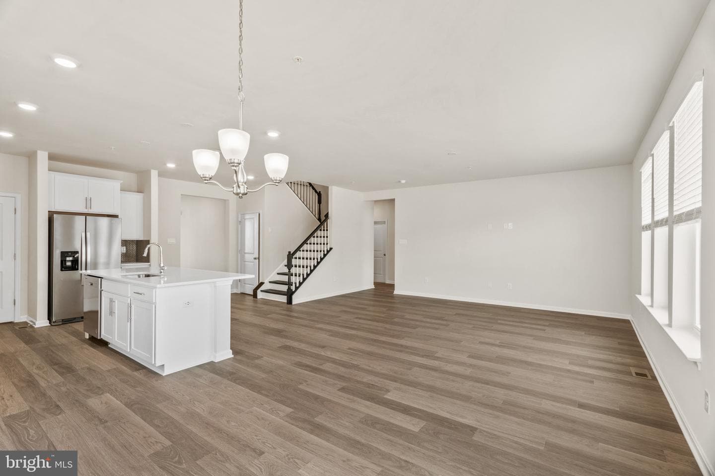 469 Ensemble Way photo 6