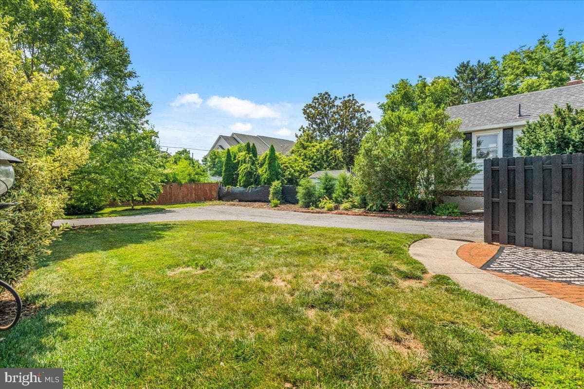 1606 N Market Street photo 41