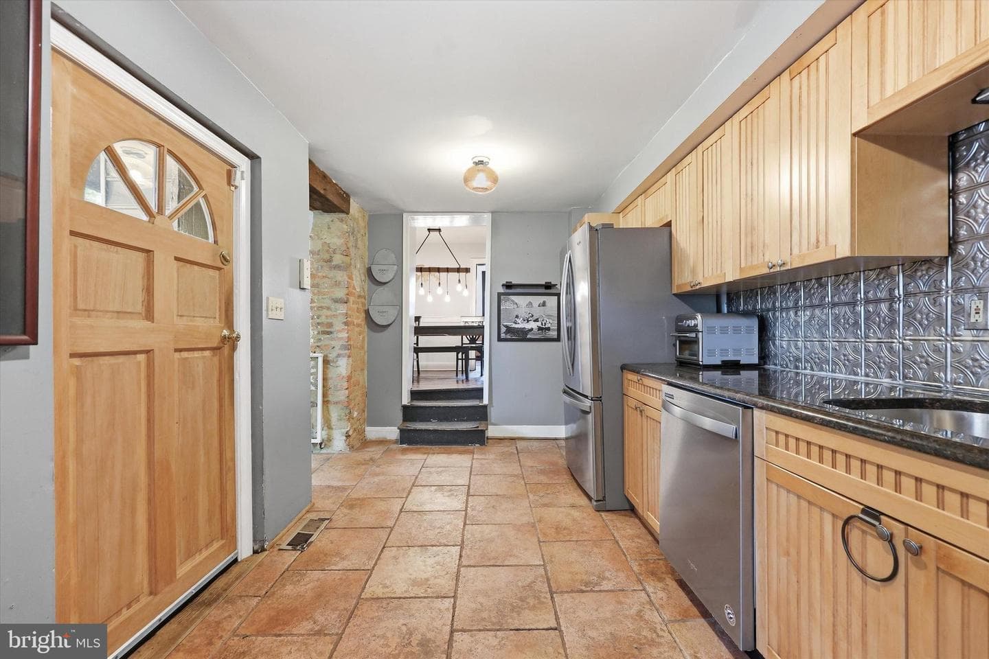 437 W South Street photo 12