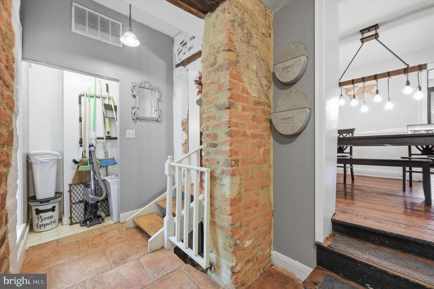 437 W South Street photo 14