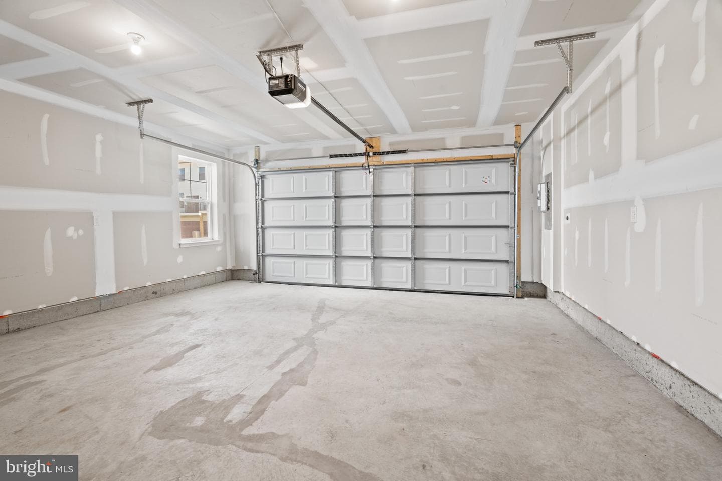 241 Monroe Ave photo 5