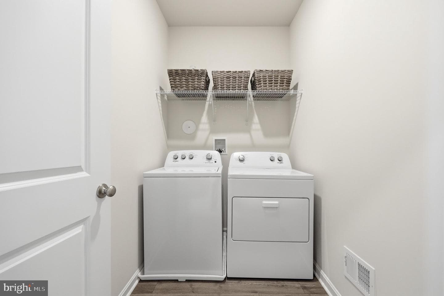 486 Tiller Street photo 32