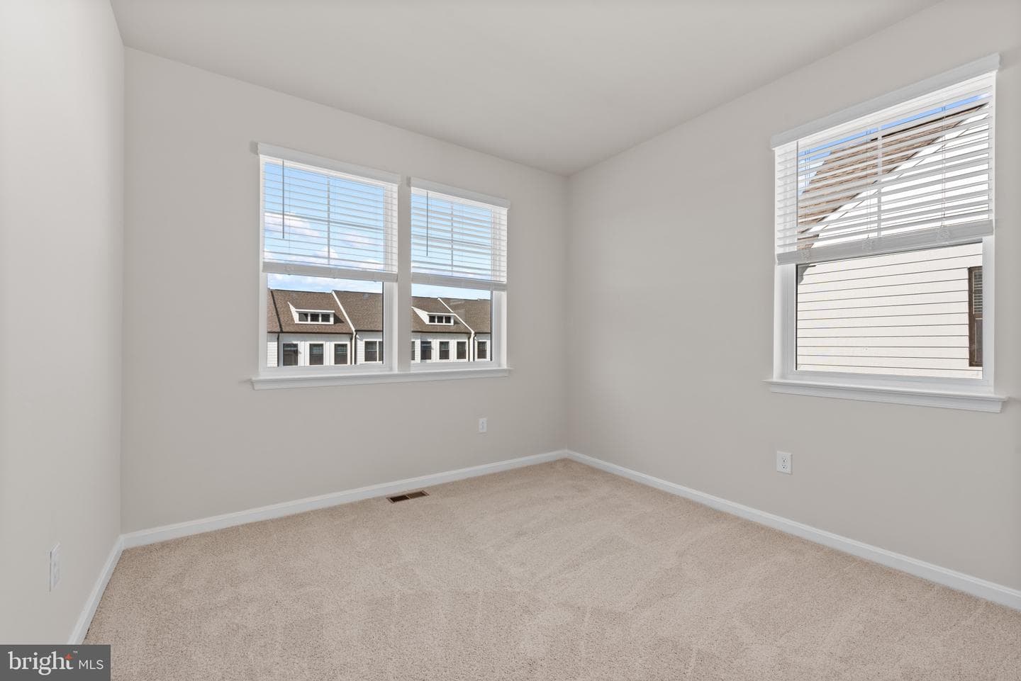 341 Ensemble Way photo 25