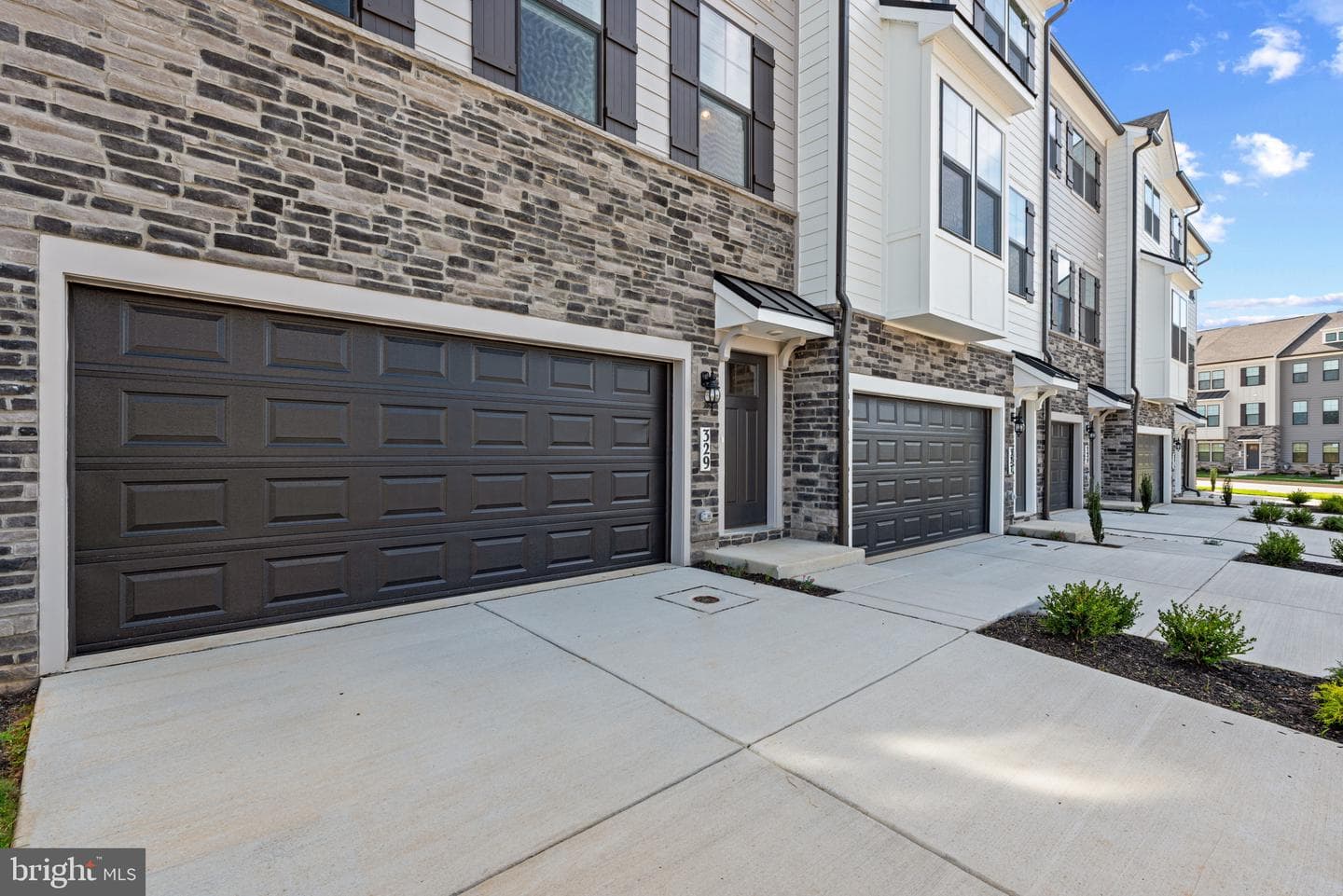 341 Ensemble Way photo 4