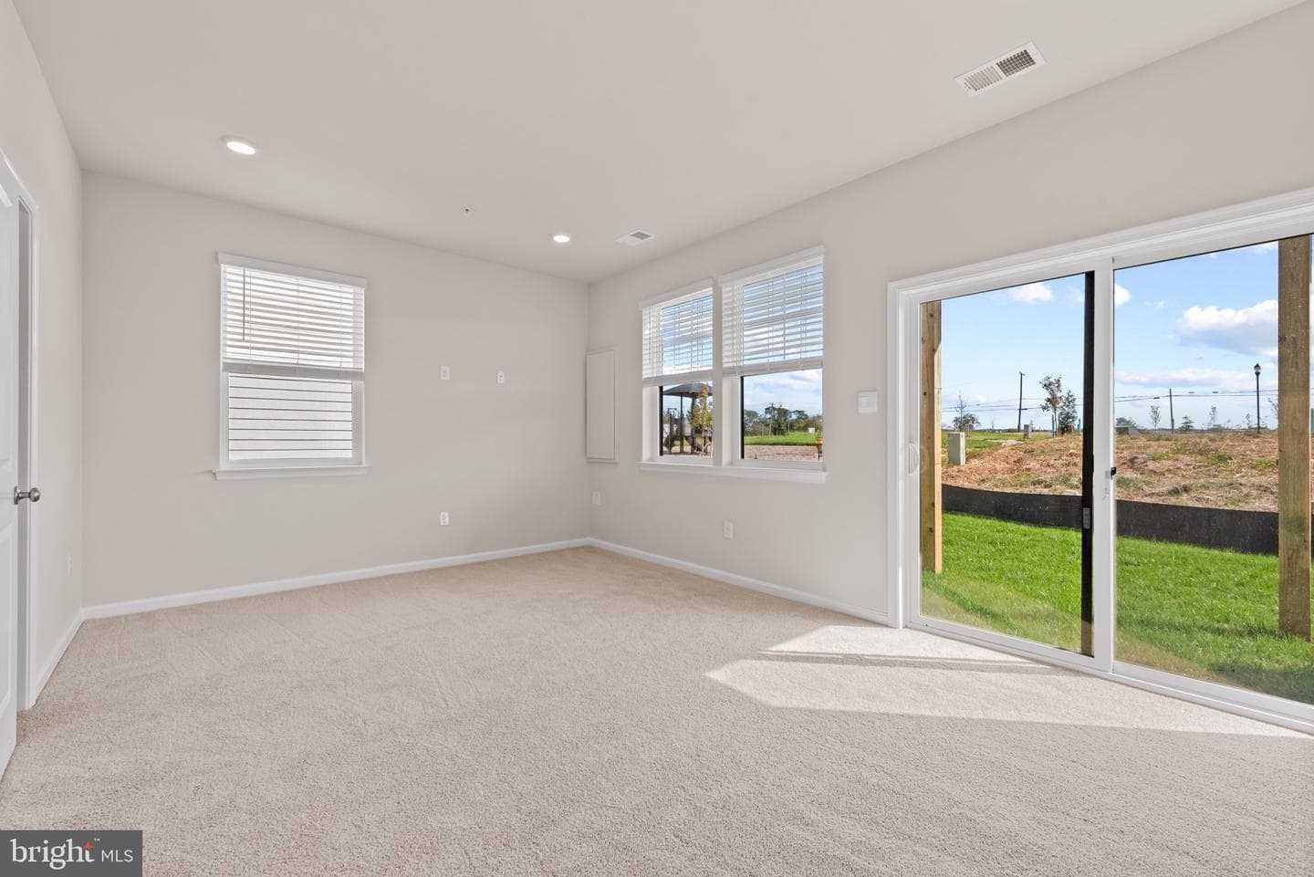 341 Ensemble Way photo 5