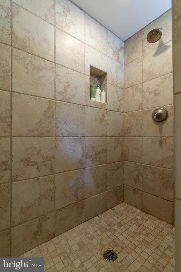2425 Hunters Chase Court photo 8