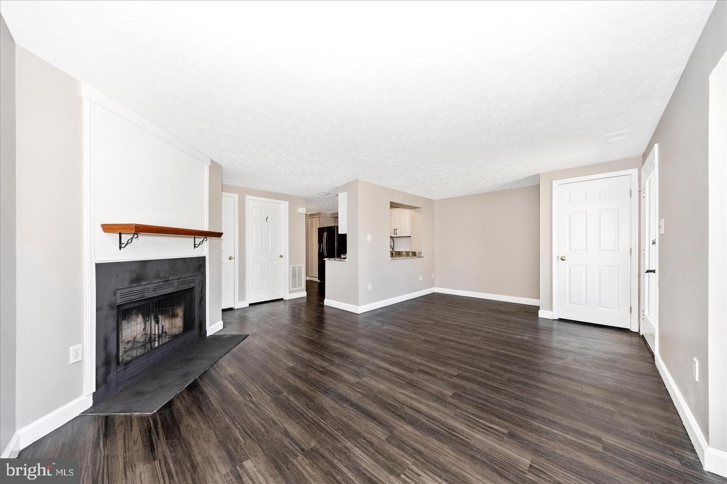 572 Hollyberry Way photo 5