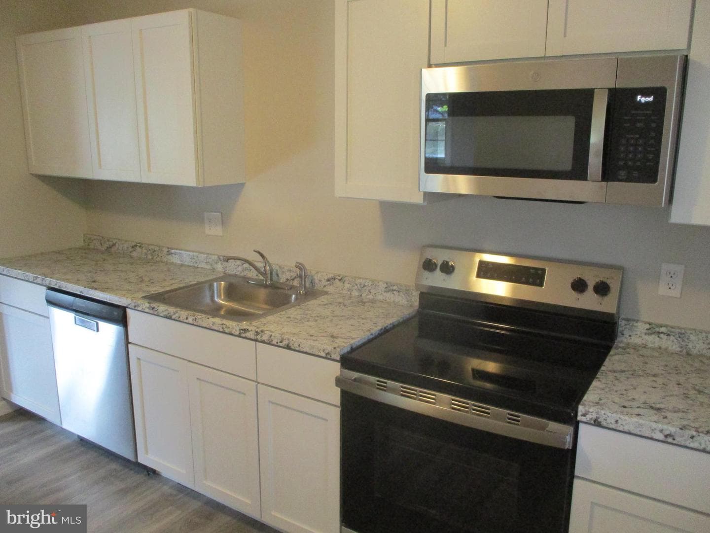 1605 Samantha Drive photo 6
