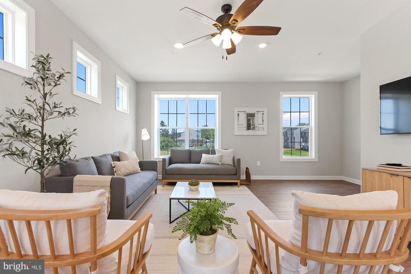 703 Bur Oak Court #123 photo 3