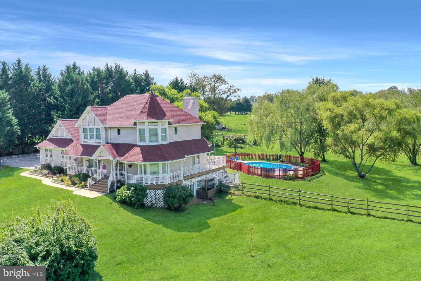 760 Gilbert Road photo 4