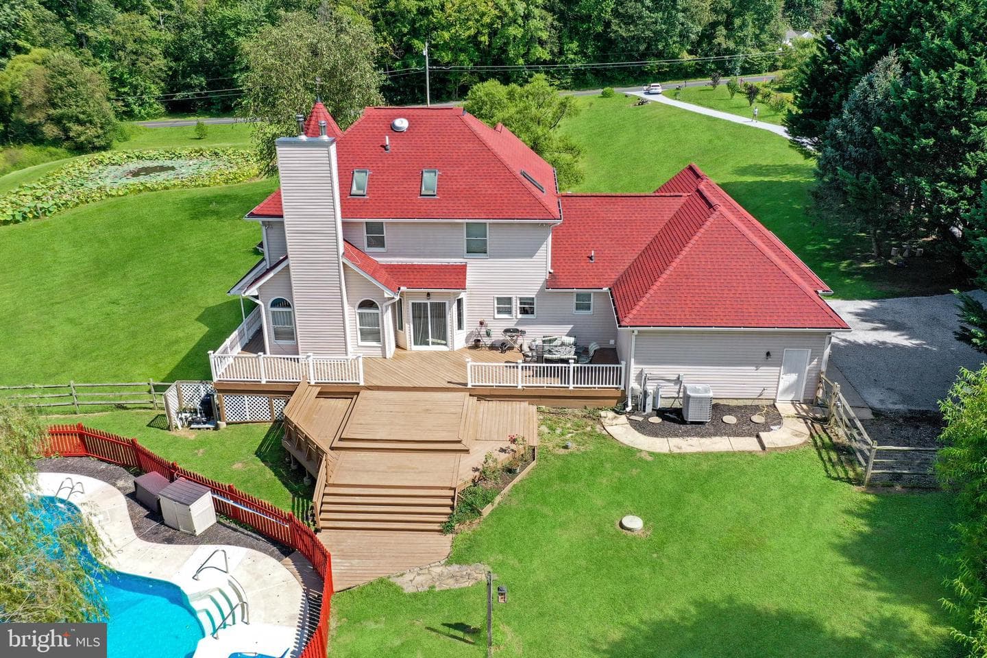 760 Gilbert Road photo 8