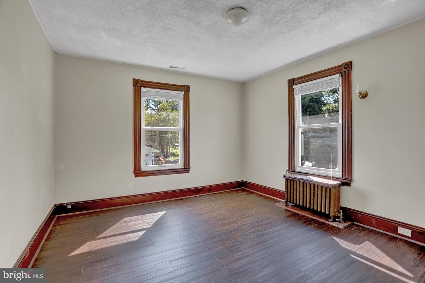 631 W Bel Air Avenue photo 37