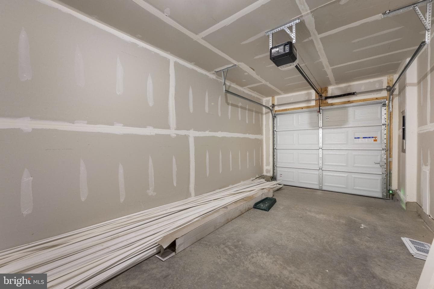 343 Hackley Drive photo 29