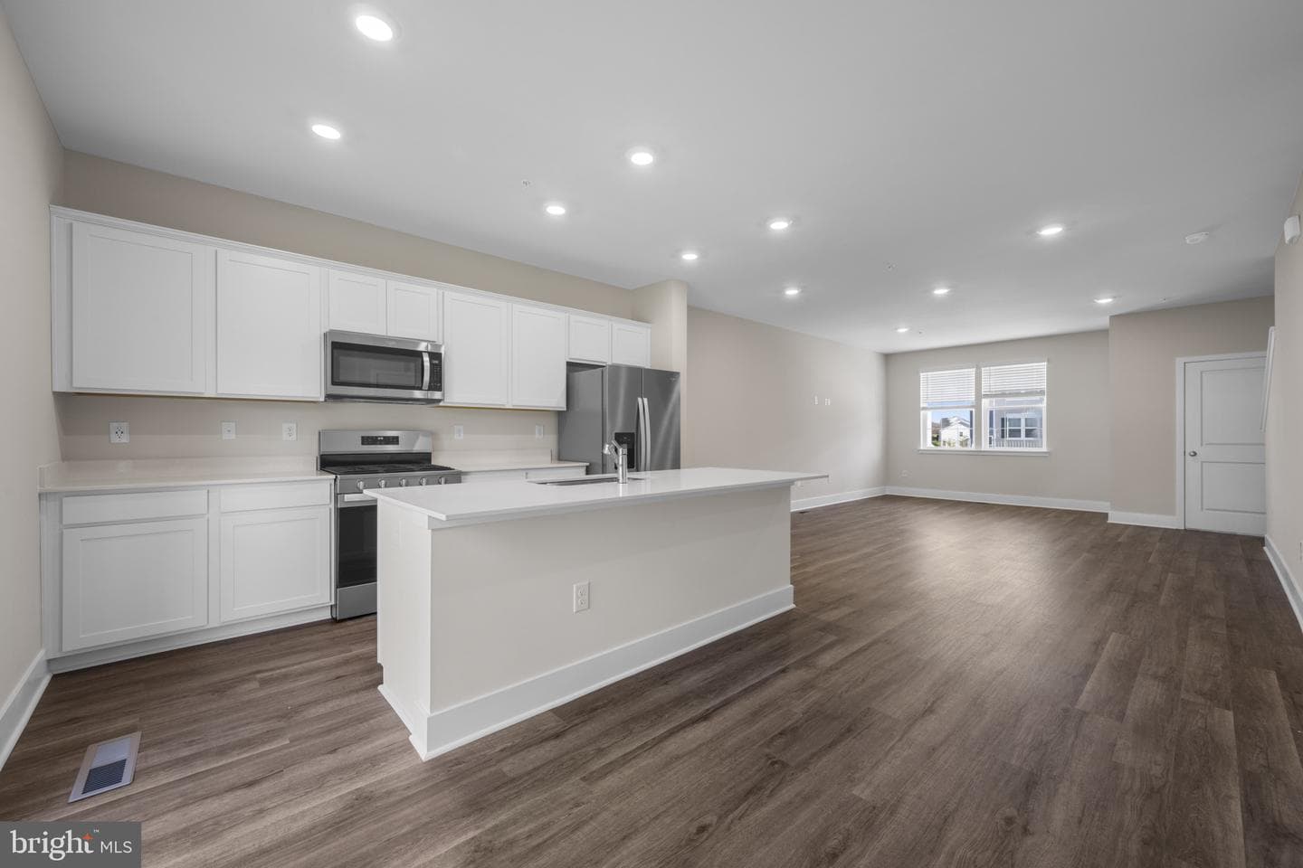 343 Hackley Drive photo 6