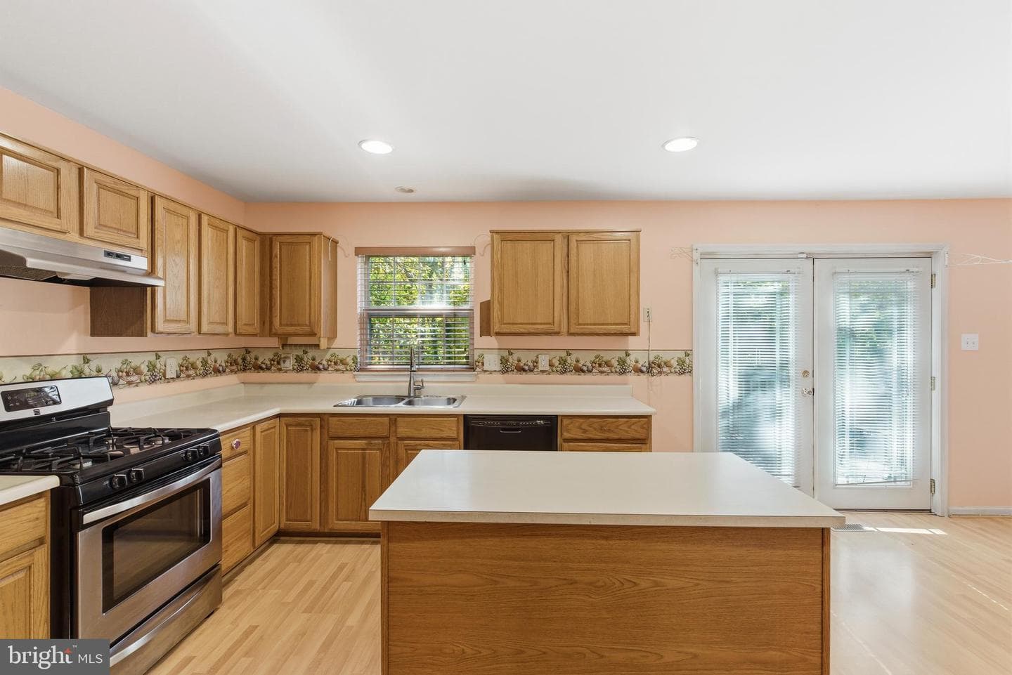 395 Enfield Road photo 17
