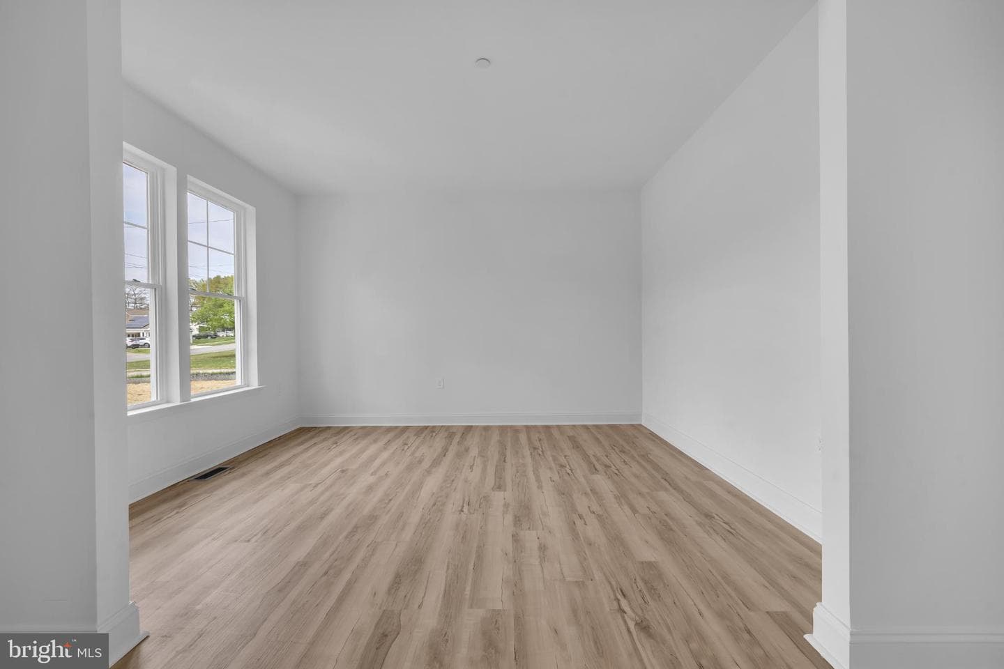 413 Trimble Road photo 8