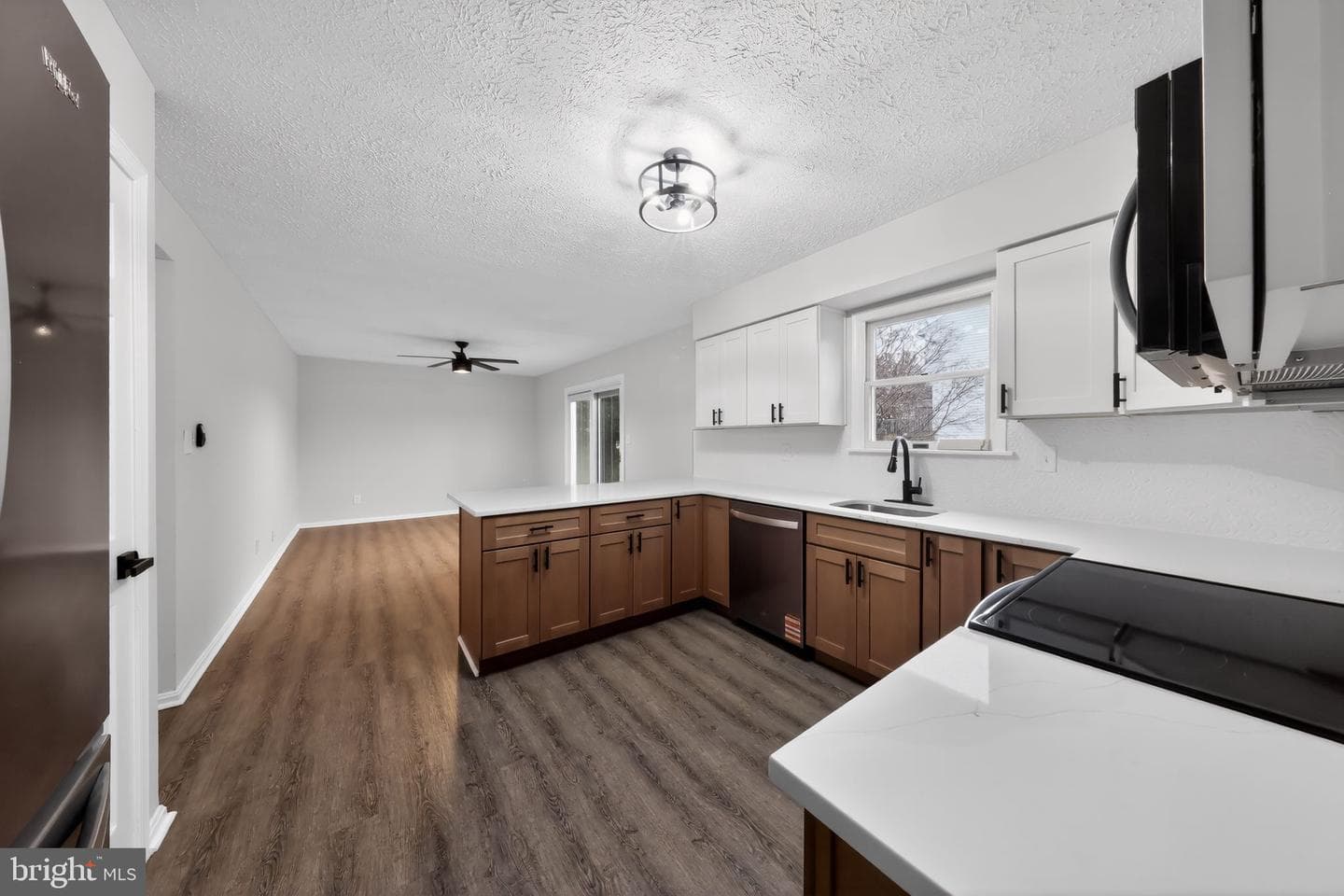 225 Heather Way photo 3