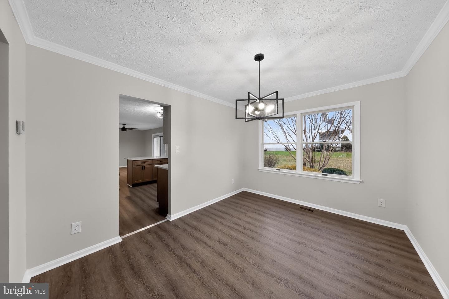 225 Heather Way photo 6