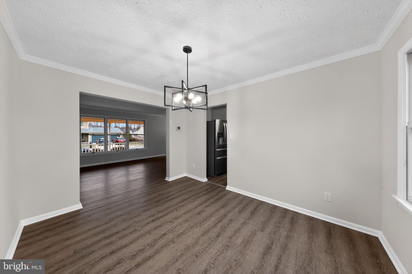 225 Heather Way photo 8