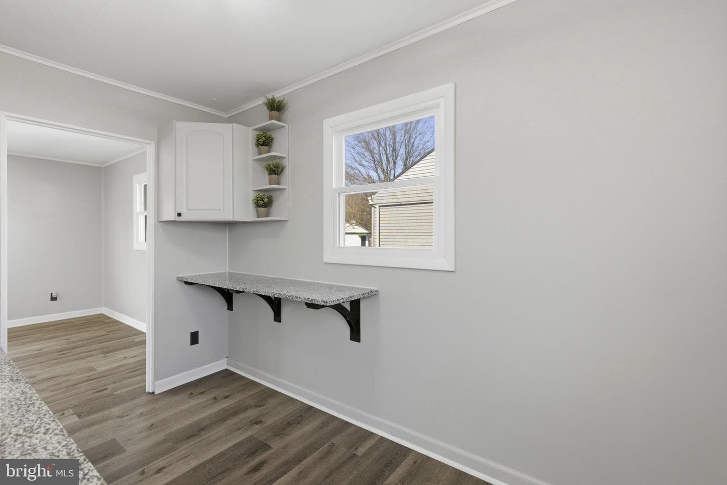 687 Plater Street photo 7