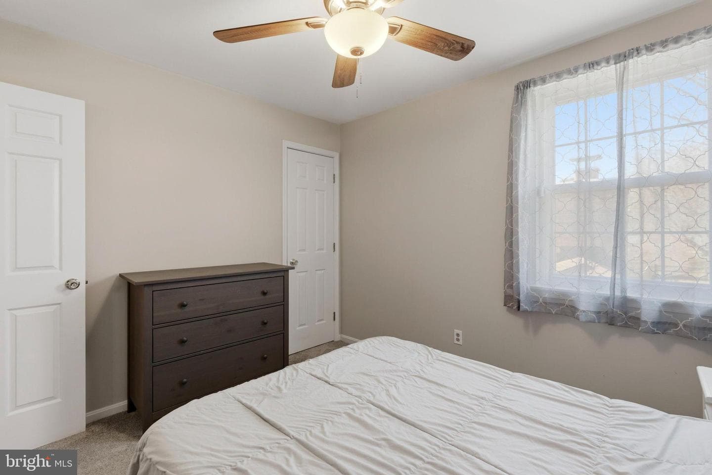 902 E Broadway photo 22