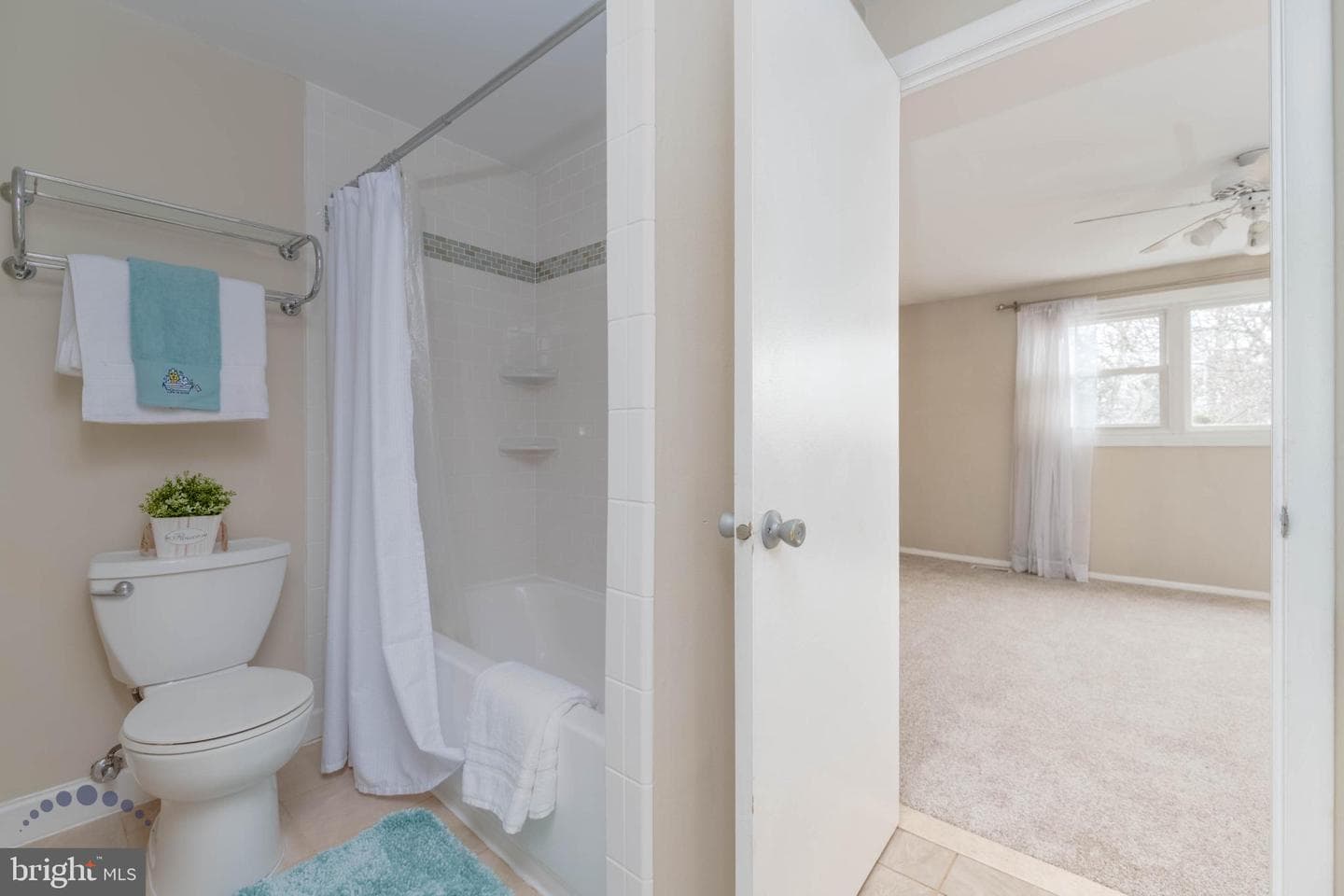 688 Shore photo 35