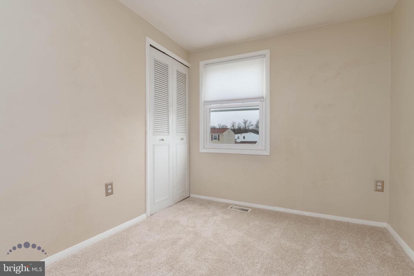688 Shore photo 45