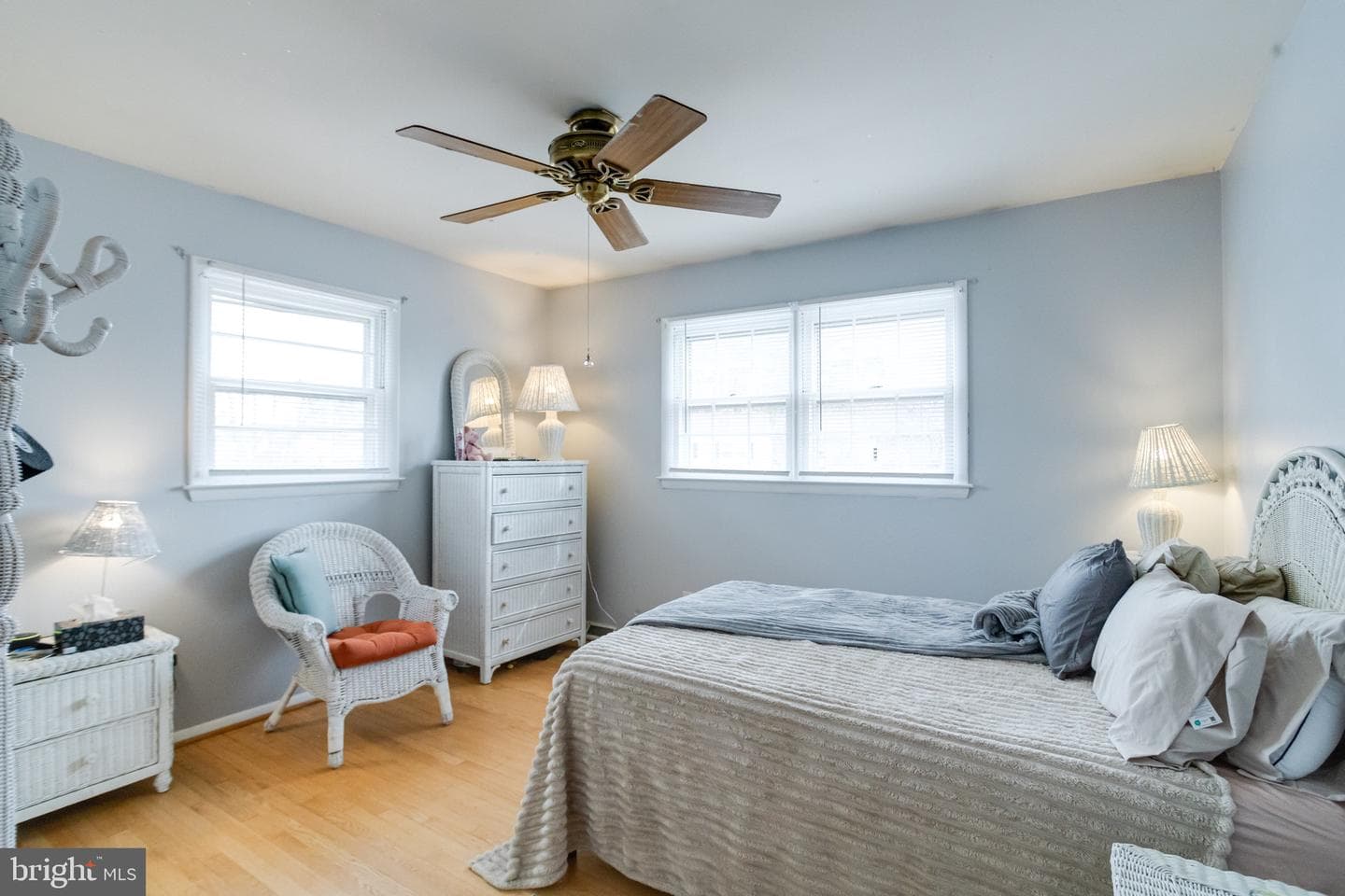 520 Woodbury Way photo 32