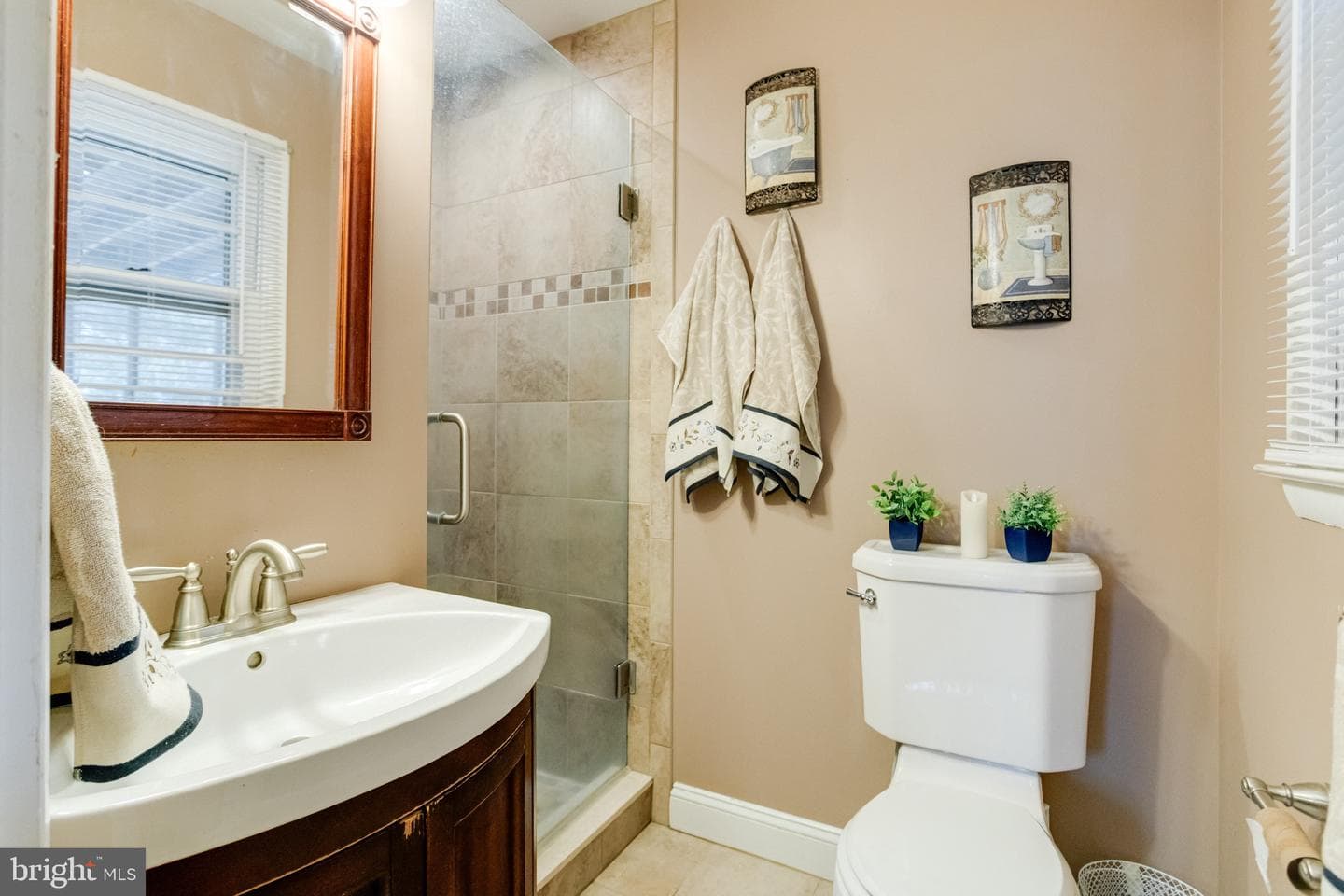 520 Woodbury Way photo 42