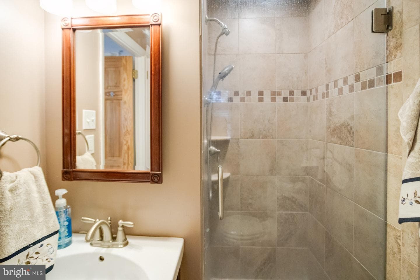 520 Woodbury Way photo 43