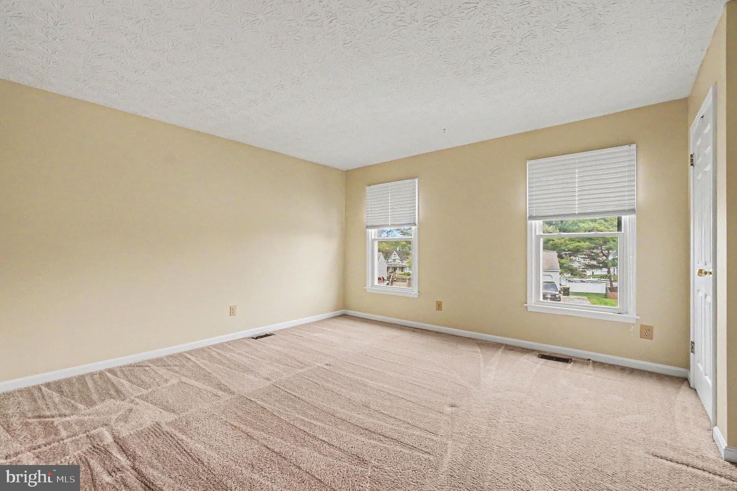 1562 Bentley Circle photo 27