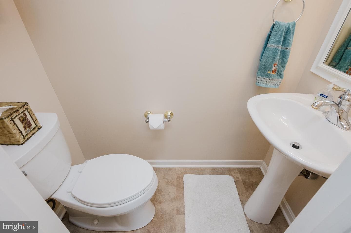 555 Beards Hill Road photo 37