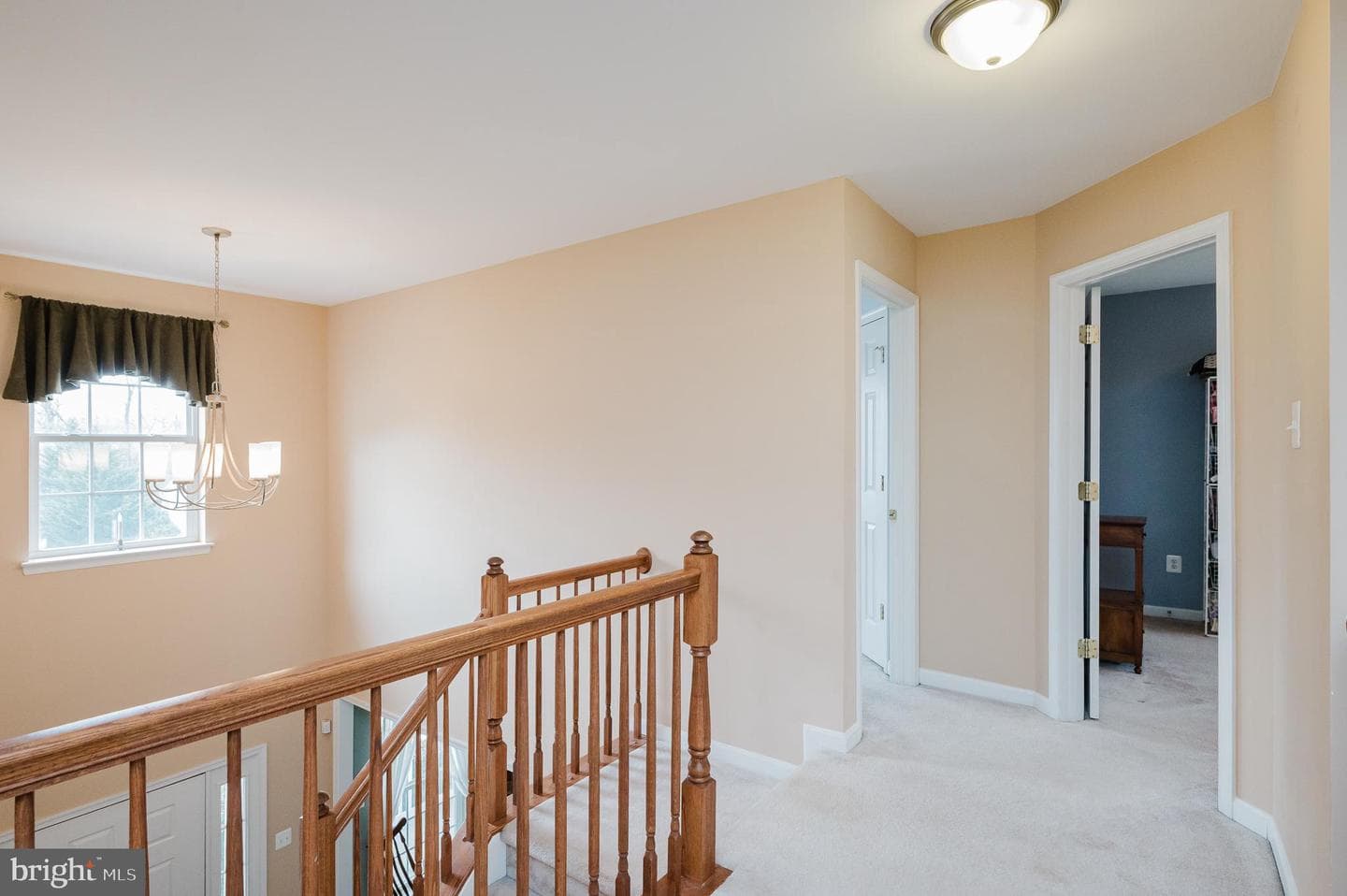 555 Beards Hill Road photo 48