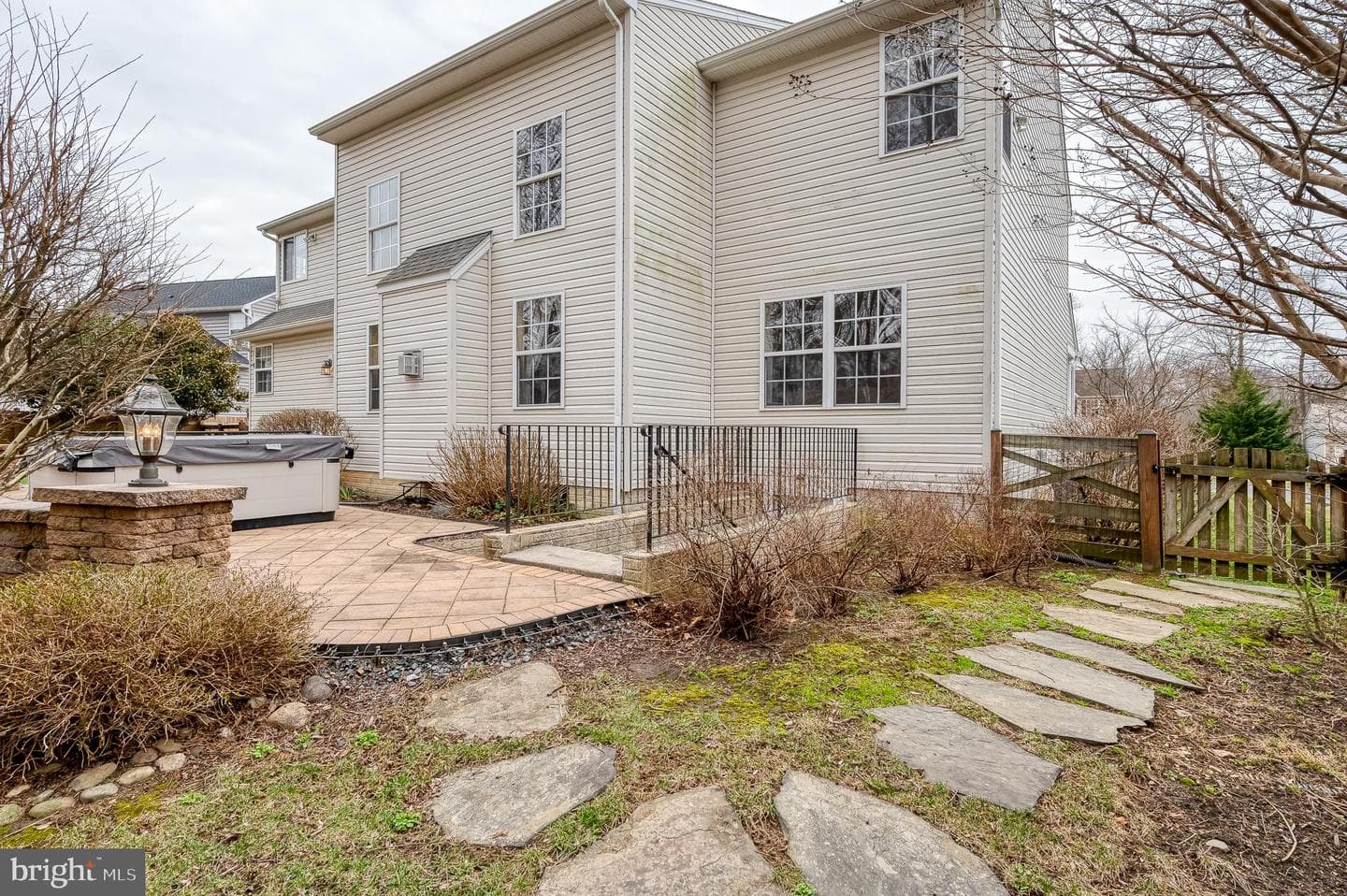 555 Beards Hill Road photo 89