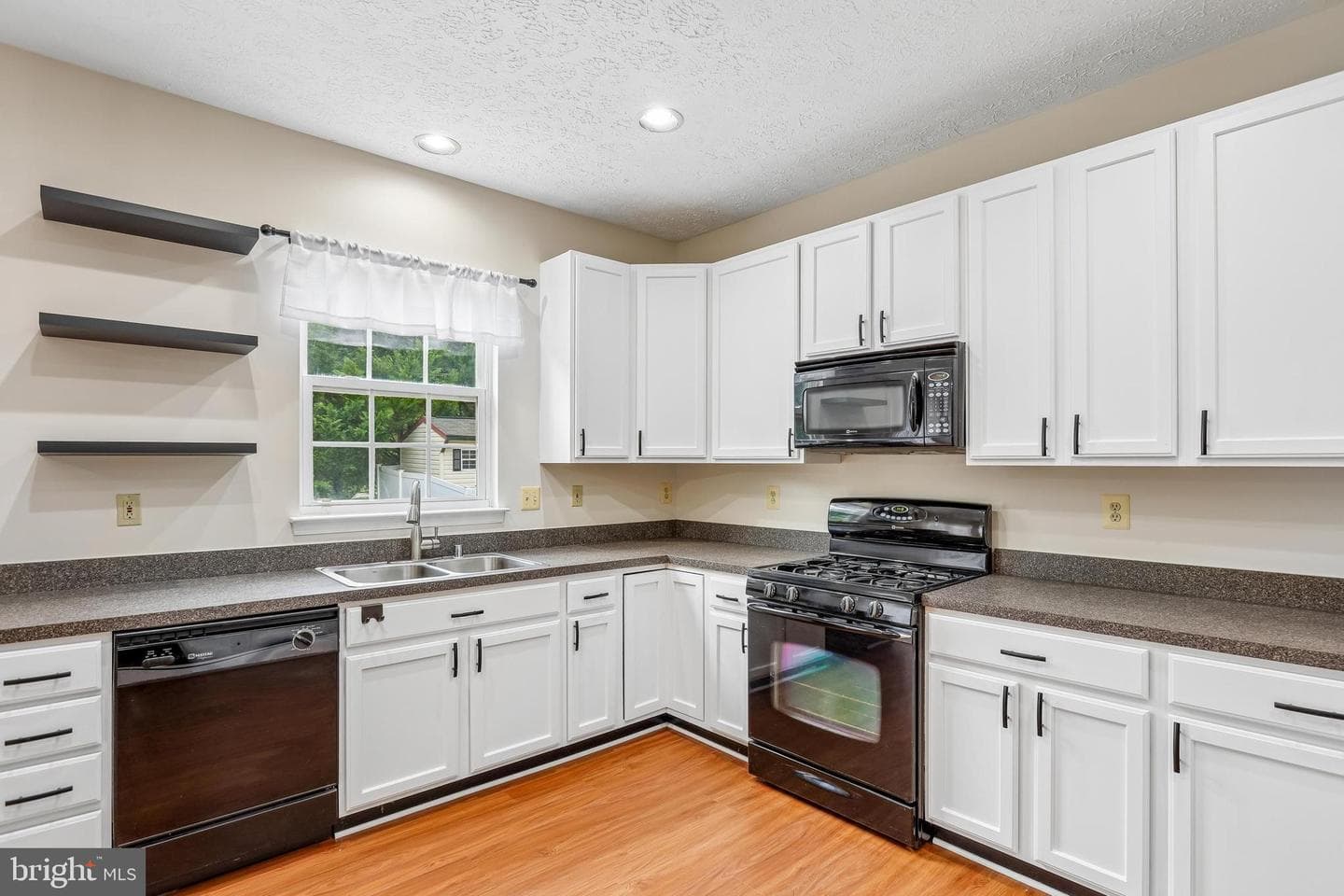 1402 Hilscher Court photo 11