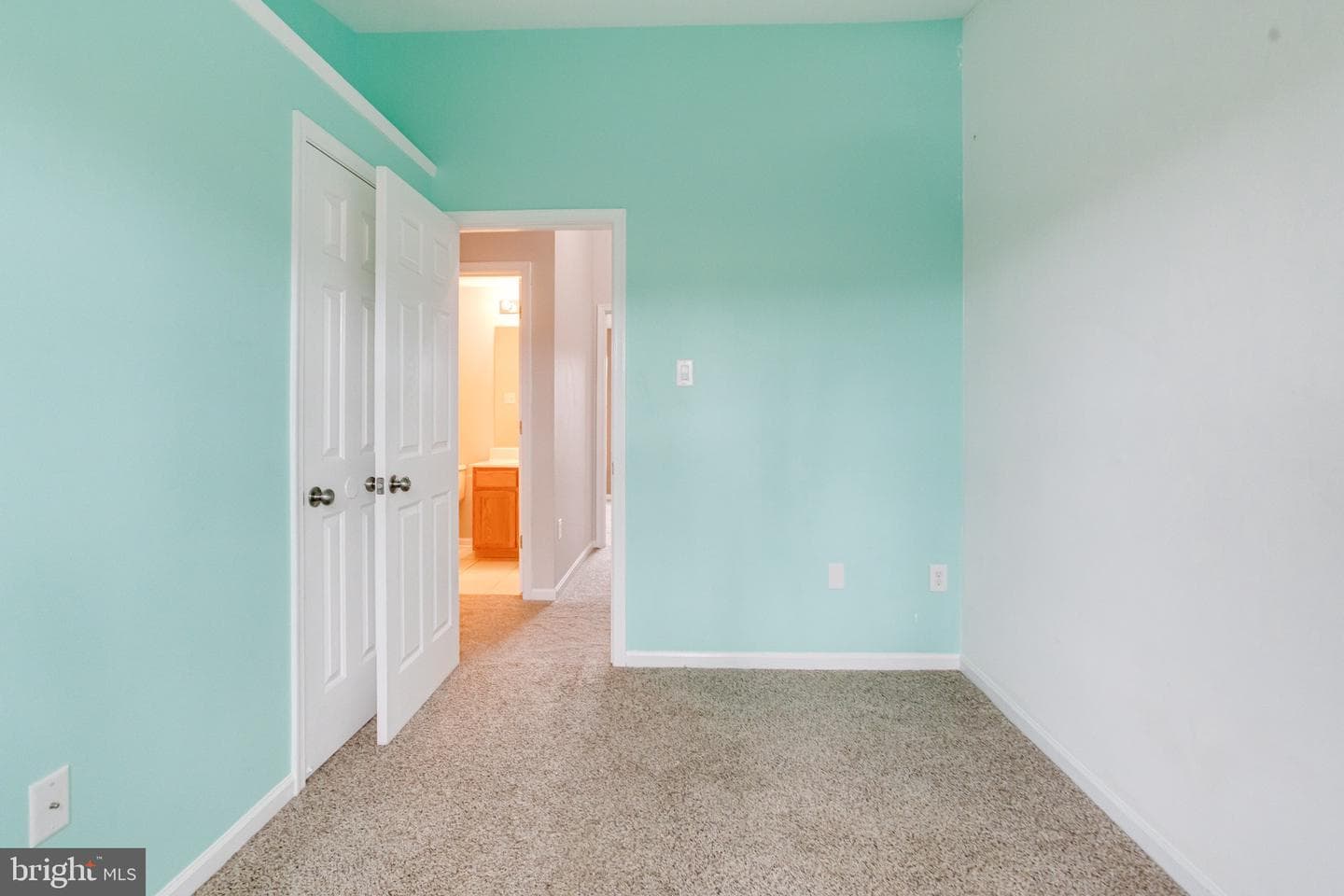 943 Lynham Court #943 photo 32