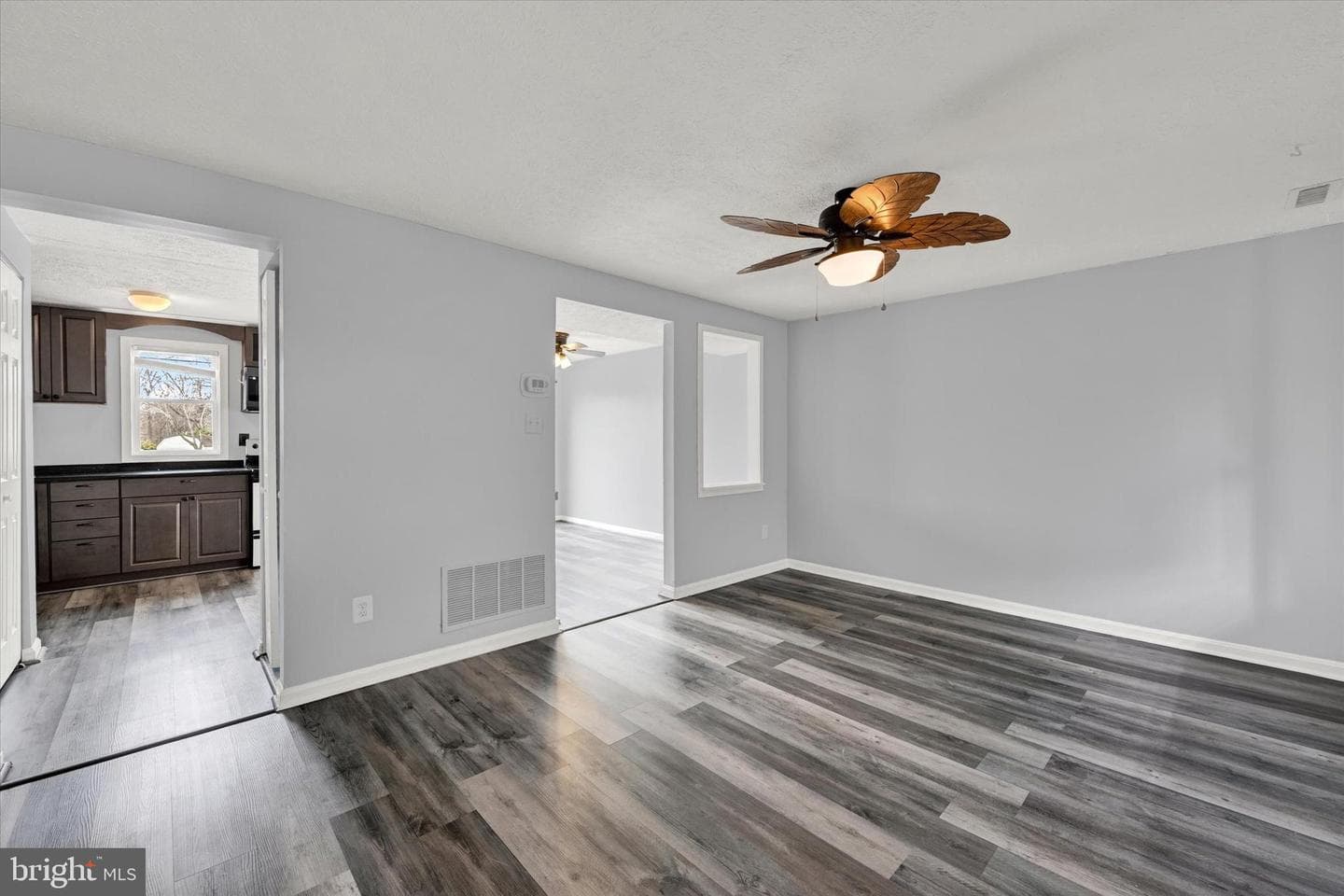 128 Ravenswood Court photo 17