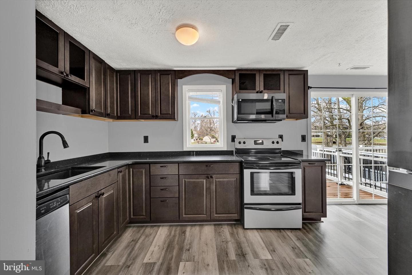 128 Ravenswood Court photo 5