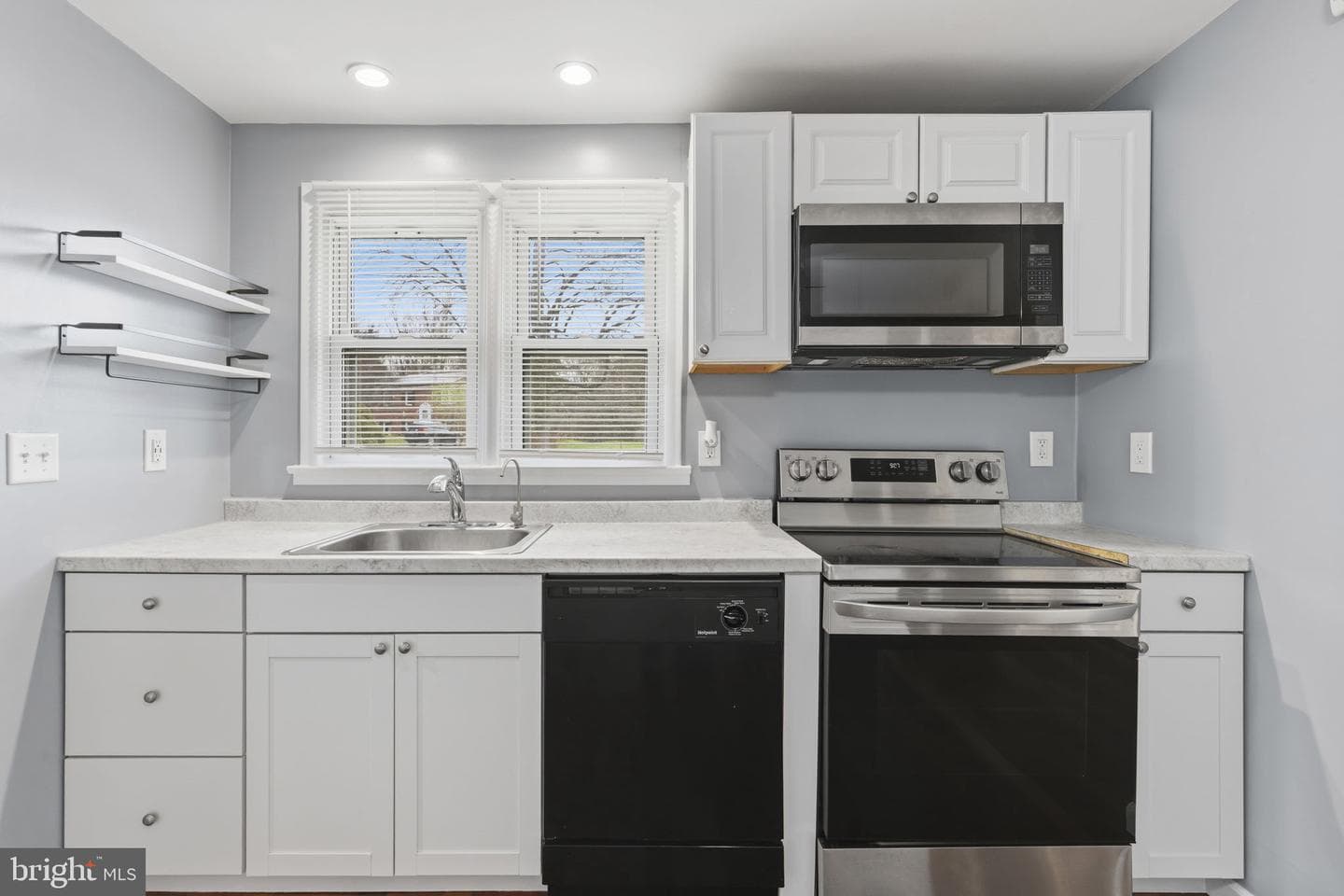 1503 Green Road photo 7