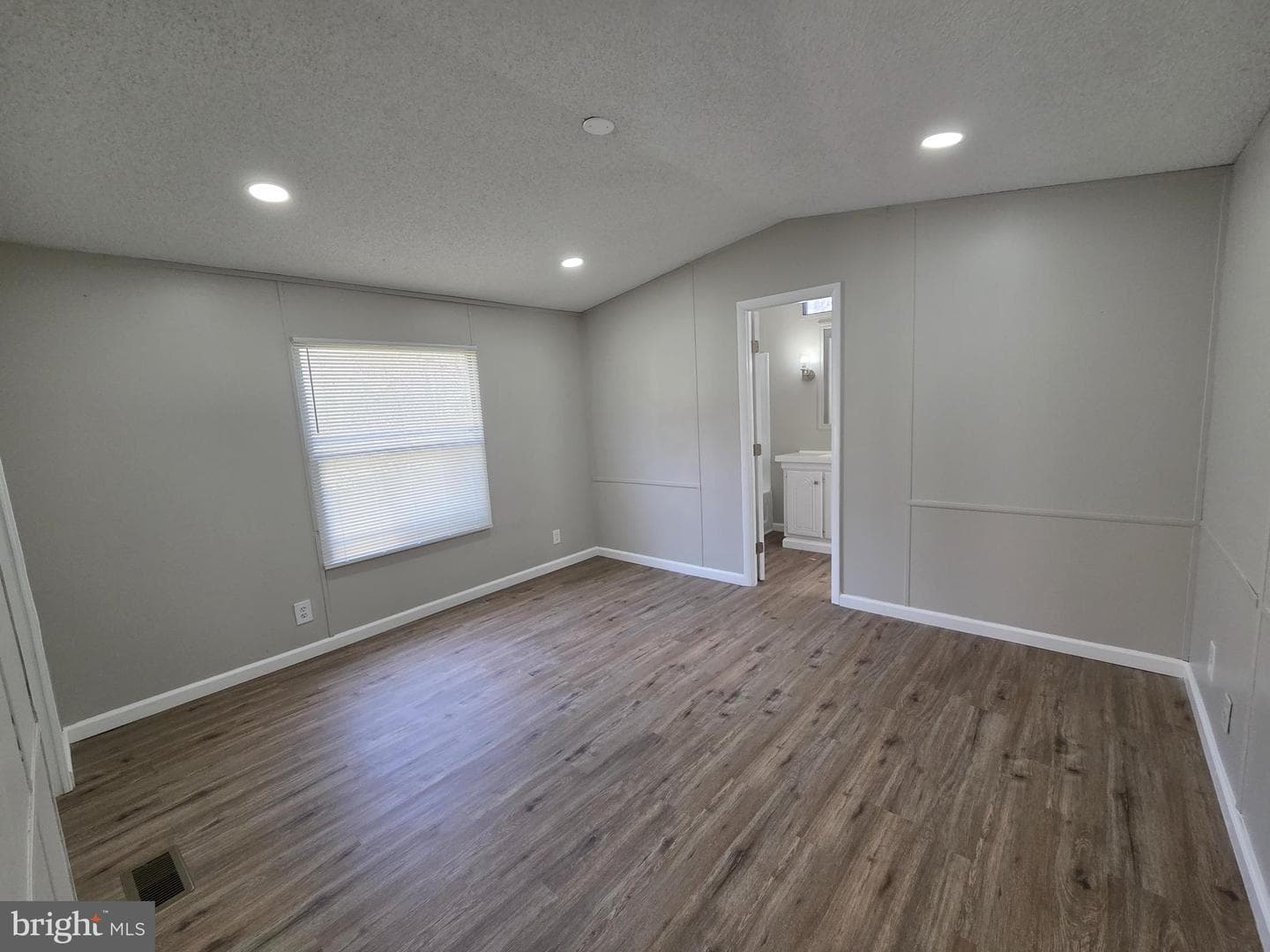 245 Golf Drive photo 15