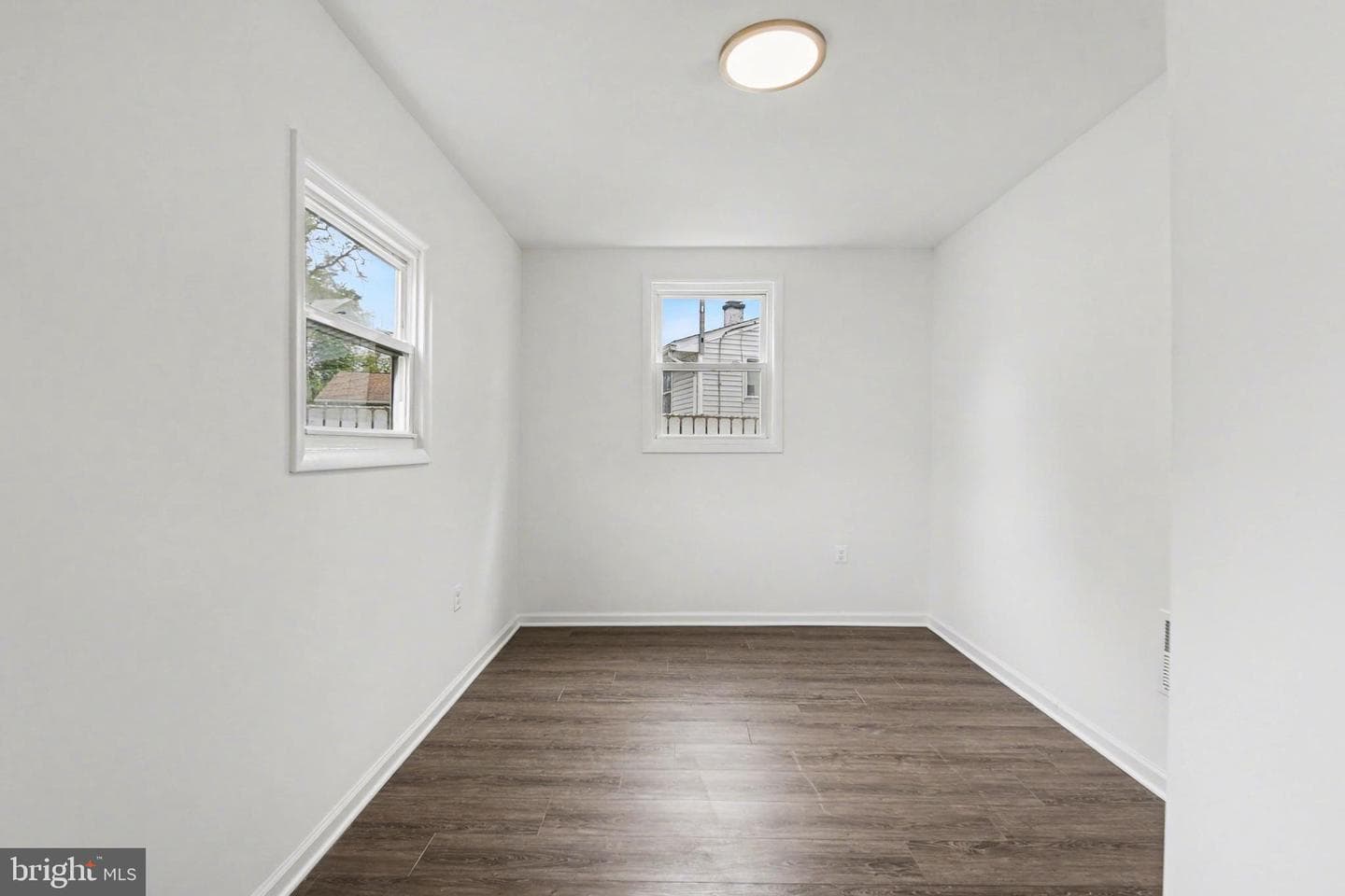 642 Walker Street photo 20