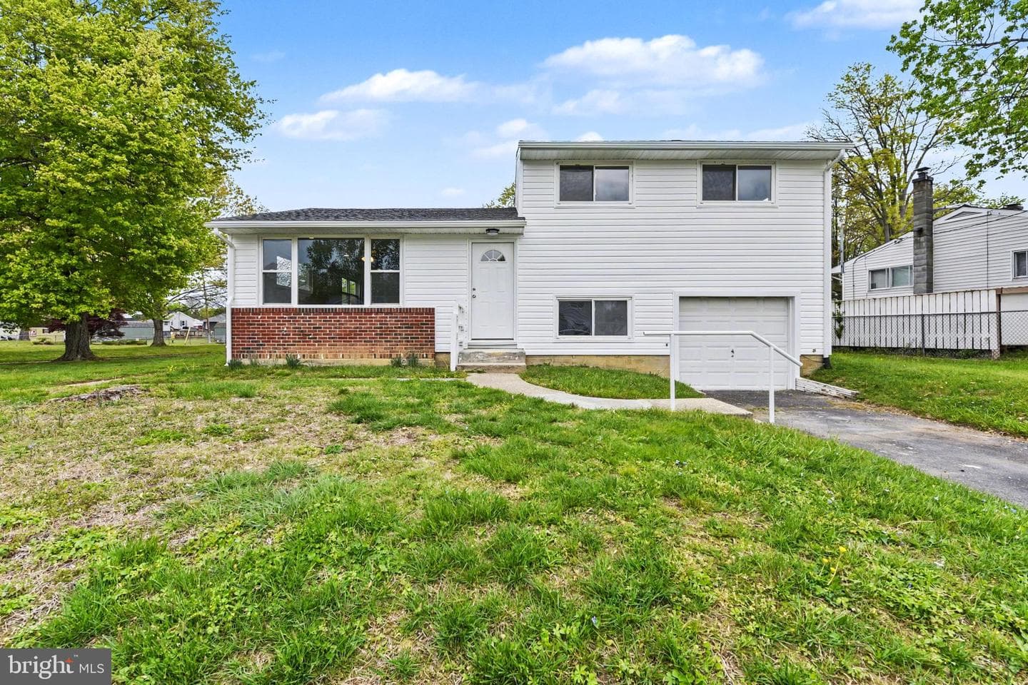 642 Walker Street photo 3