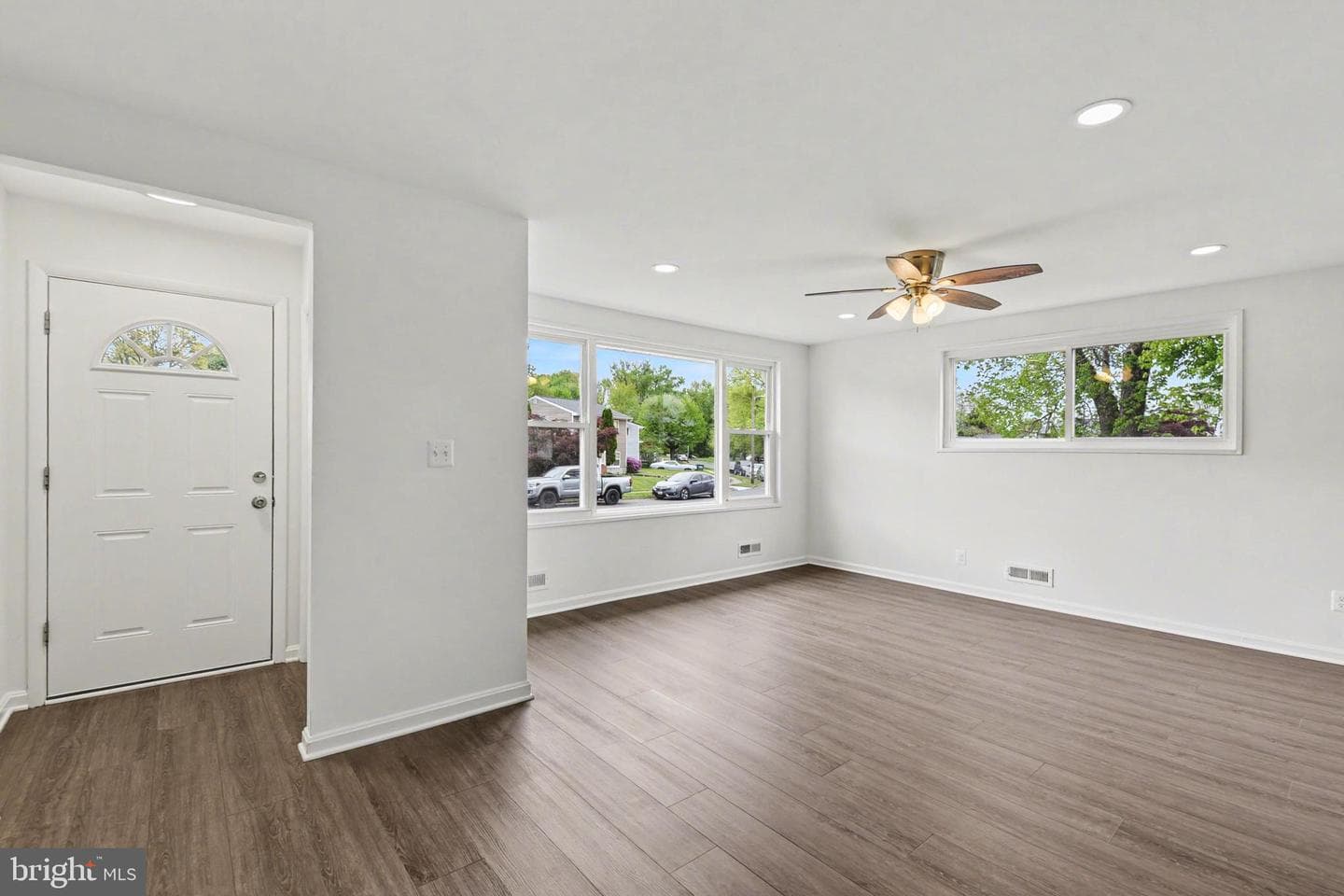 642 Walker Street photo 4