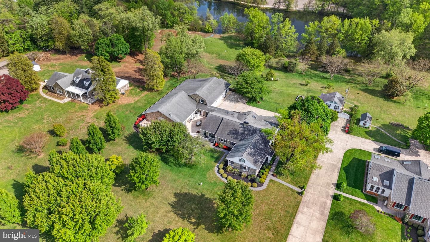 114 Southway Drive photo 3