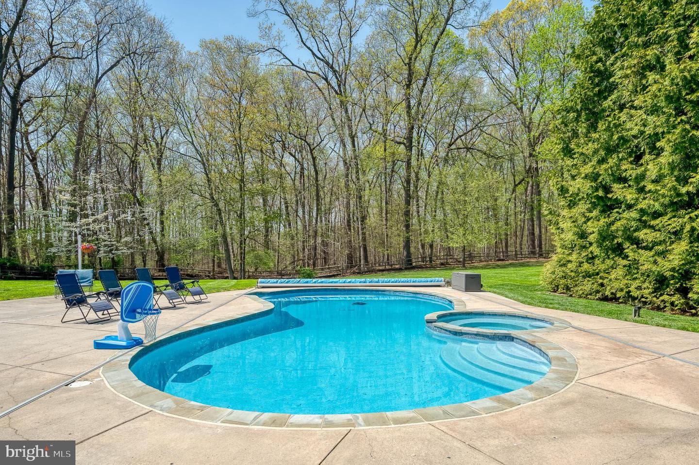 1216 Bluebird Court W photo 113