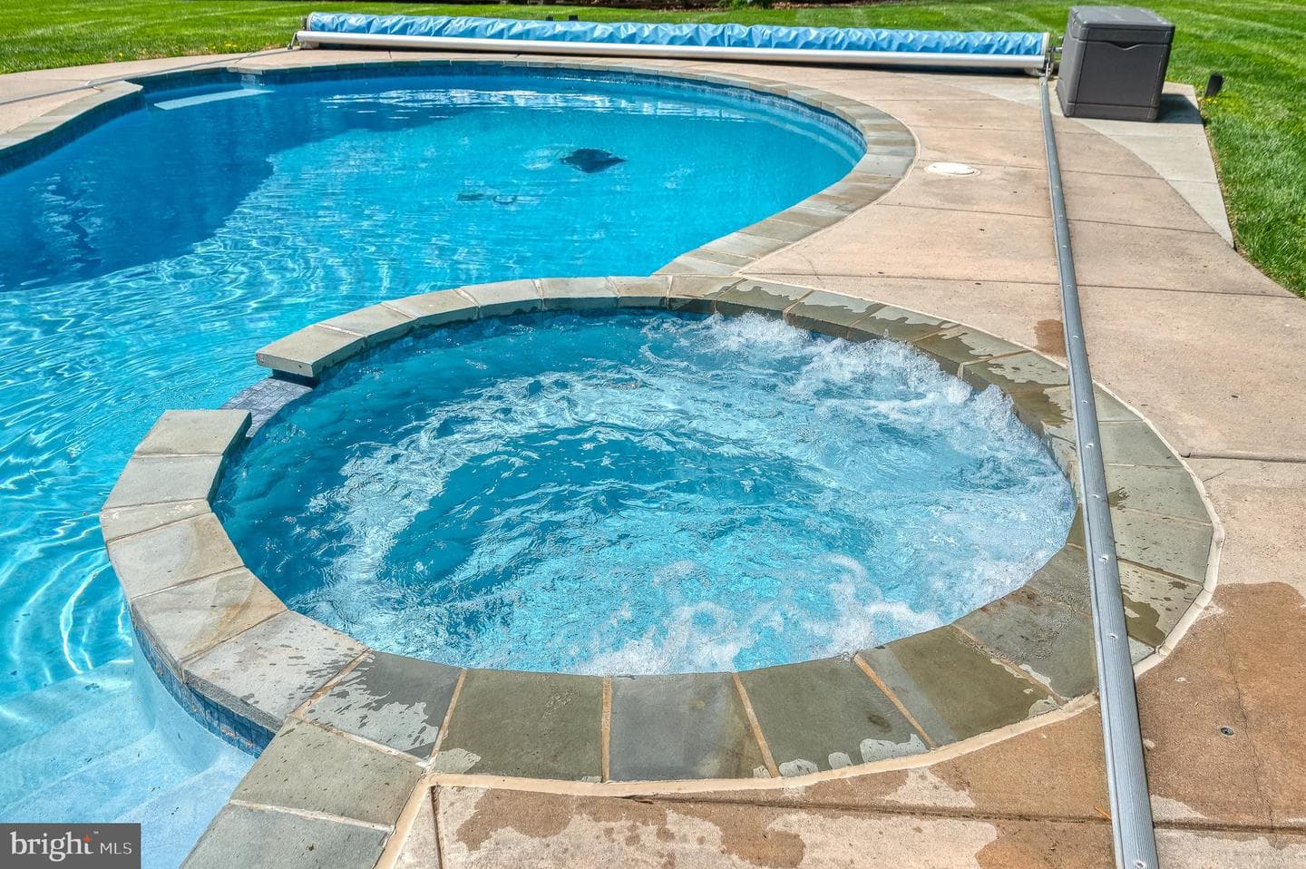1216 Bluebird Court W photo 115