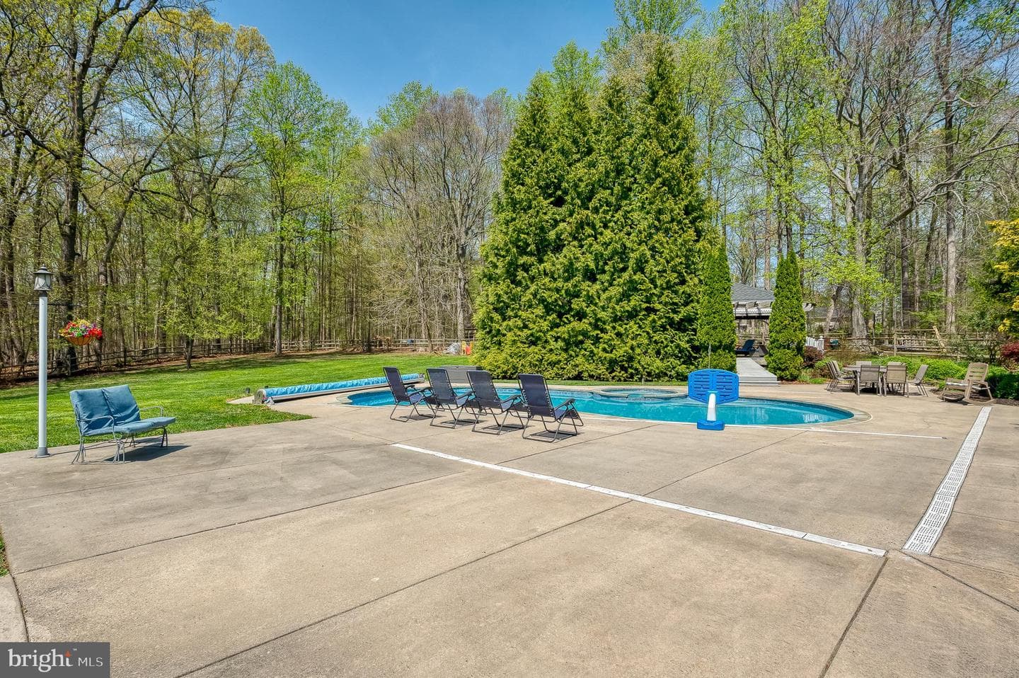 1216 Bluebird Court W photo 116