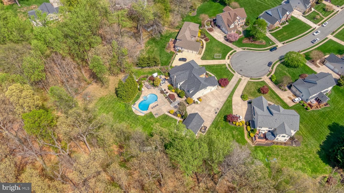 1216 Bluebird Court W photo 130