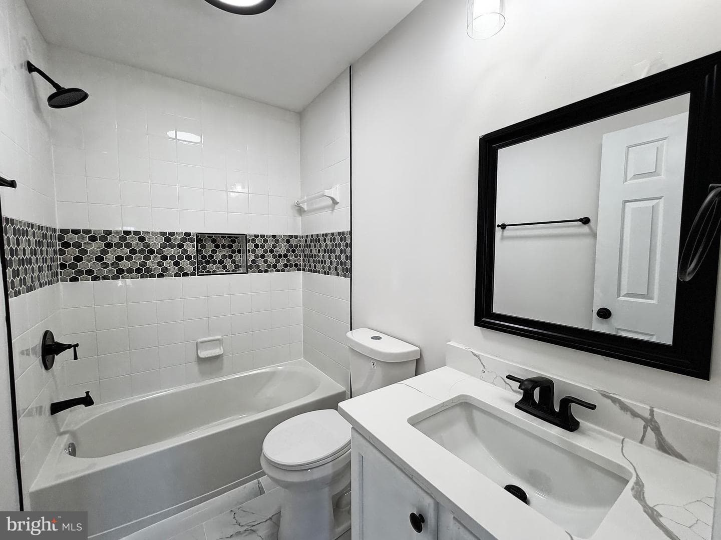 1816 Graymount Way photo 17