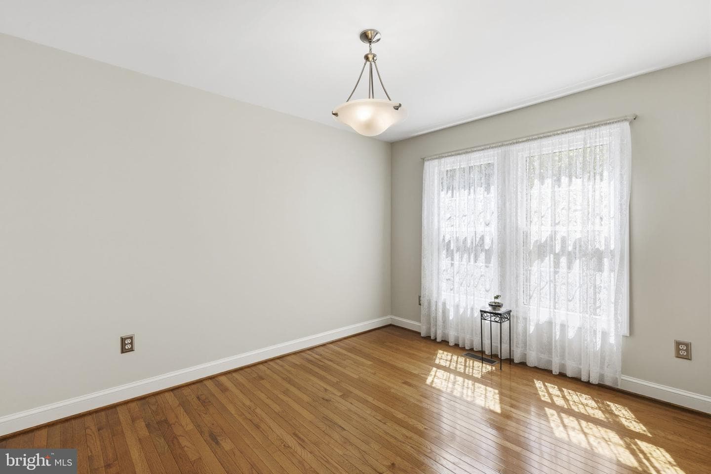 533 Inglewood Road photo 9